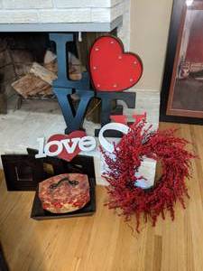 lot 205 image: Adorable Love Themed Home Decor