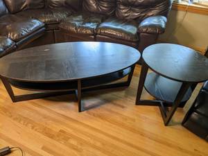 lot 207 image: Set of Livingroom Furniture Coffee and Matching Side Table