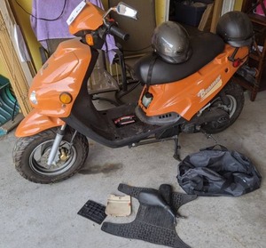 lot 2 image: E-Ton Beamer Scooter with Accessories