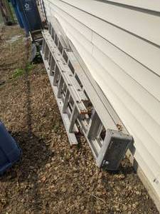 lot 83 image: Lot of (2) Metal Ladders A-Frame and Extension