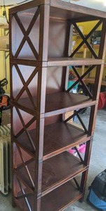 lot 85 image: Gorgeous Five-Shelf Bookcase with Decorative Walls 