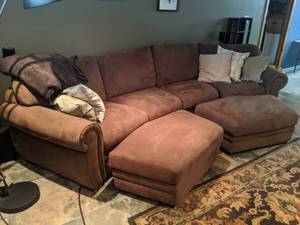 lot 110 image: Beautiful 11 ft Curved Sofa & Two Matching Ottomans