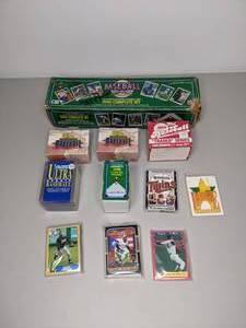 lot 69 image: Fantastic Baseball Cards Lot 818