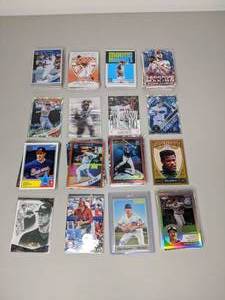 lot 63 image: Fantastic Baseball Cards Lot 218