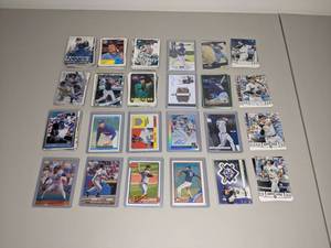 lot 64 image: Fantastic Baseball Cards Lot 318