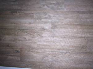 lot 11 image: 5 cases Memphis Light Oak 8 mm Thic...
