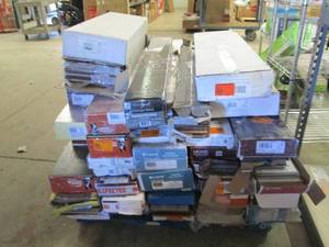 lot 27 image: pallet lot of misc flooring ...
