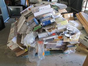 lot 31 image: pallet lot of misc flooring ...