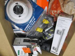 lot 73 image: box of electrical items ...