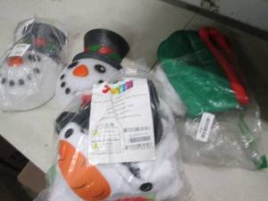 lot 85 image: 4 holiday items ...