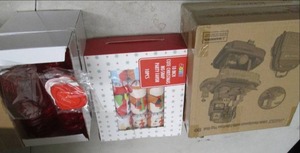 lot 87 image: 3 misc holiday items ...