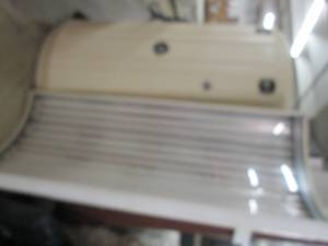 lot 123 image: tanning bed untested ...