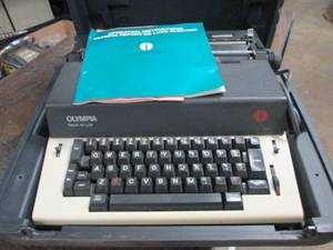 lot 142 image: vintage typewriter ...