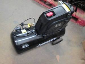 lot 160 image: husky 8 gallon hot dog air compress...