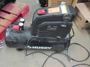 lot 161 image: husky 8 gallon hot dog air compress...