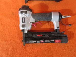 lot 38 image: Air Stapler & Brad Nailer