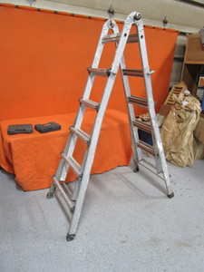 lot 79 image: Gorilla 4 in 1 Ladder