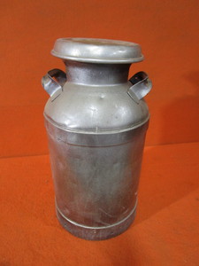 lot 114 image: Vintage Cream Can