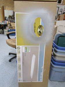 lot 132 image: 4 LED Light Fixture