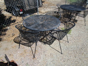 lot 103 image: Patio Furniture