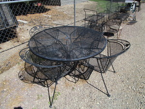 lot 104 image: Patio Furniture
