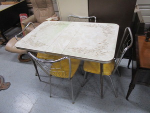 lot 147 image: Vintage Dining Table & Chairs