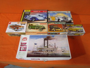 lot 155 image: Vintage Un-Assembled Models