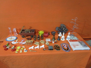 lot 172 image: Home Decor