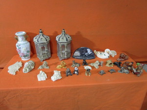 lot 174 image: Home Decor