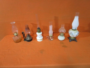lot 183 image: Vintage Oil Lamps