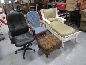lot 154 image: Wicker Chair, Ottoman, Rocking Chair, Office Chair