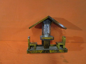 lot 192 image: Squirrel Feeder