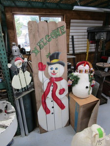 lot 223 image: Holiday Decorations