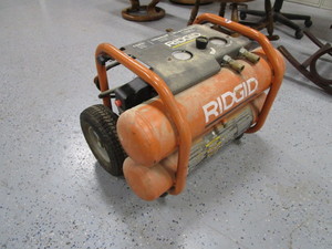 lot 7 image: Rigid Air Compressor
