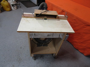 lot 16 image: Router Table wRyobi Router & 5 gal Shop Vac
