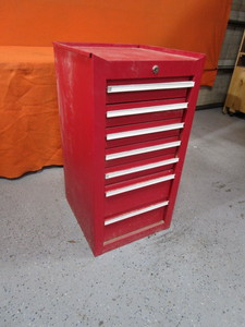 lot 17 image: Tool Box 17x18x33