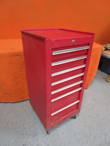lot 82 image: Tool Box 17x18x38
