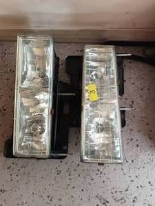 lot 3 image: Pair Of After Market Head Lights For 1997 Chevy Silverado