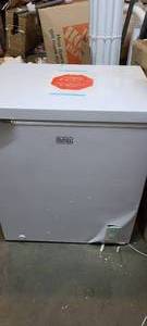 lot 61 image: Black  Decker 5.1 Cu. Ft. Chest Freezer