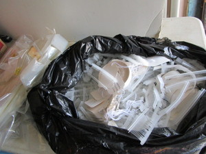 Retail labeling pins, bags...