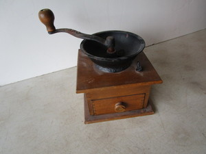 WH Co coffee mill, 6x6x8H includ...