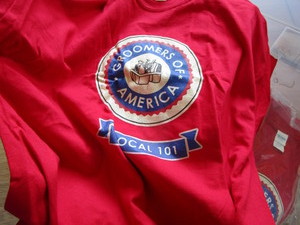 T-shirts, red Groomers of America, ...