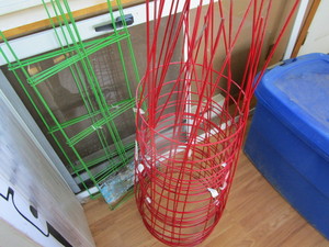 Tomato cages nine 42 red, two 4-p...