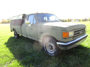 Ford 1987 F250 pickup truck, fuel i...