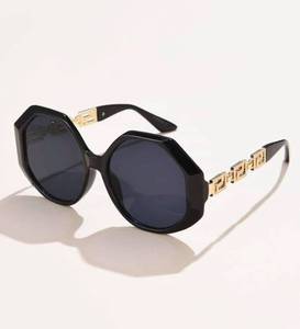 lot 2 image: Geometric Design Sunglasses