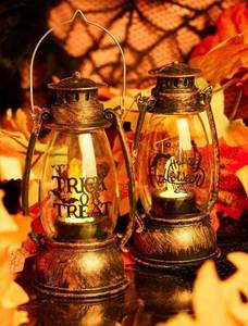 lot 10 image: 1pc Halloween Slogan Graphic Random Decorative Light