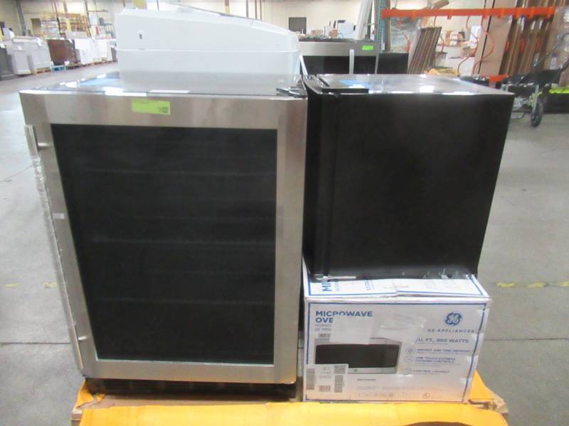 lot 215 image: WHOLESALE MIXED PALLET OF MISCELLANEOUS APPLIANCES IN NEED OF REPAIR - For PartsRestore
