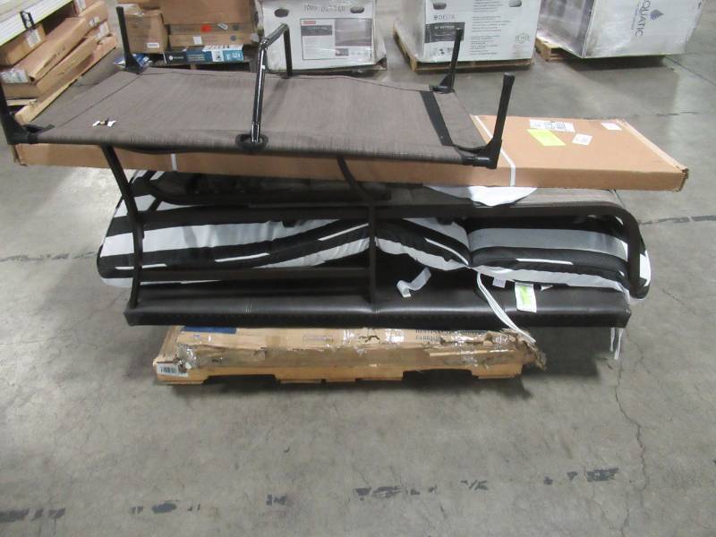 lot 218 image: WHOLESALE MIXED PALLET OF MISCELLANEOUS FURNITURE