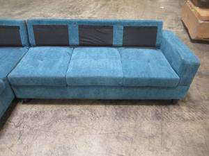 lot 336 image: Sectional Couch in Blue 2063581