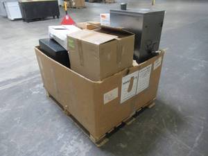 lot 220 image: WHOLESALE MIXED PALLET OF MISCELLANEOUS GARAGE ITEMS, SMOKER AND HOME DECOR